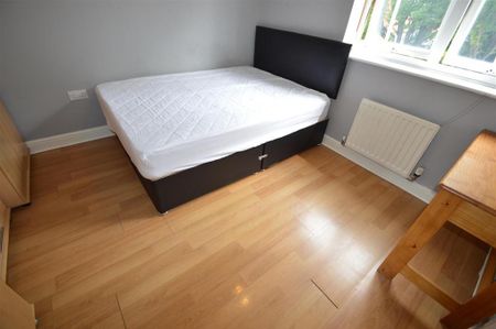 4 bedroom townhouse to rent - Photo 5