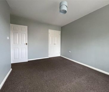3 bedroom end of terrace house to rent - Photo 3