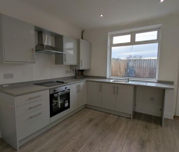 2 bedroom terraced house to rent - Photo 2