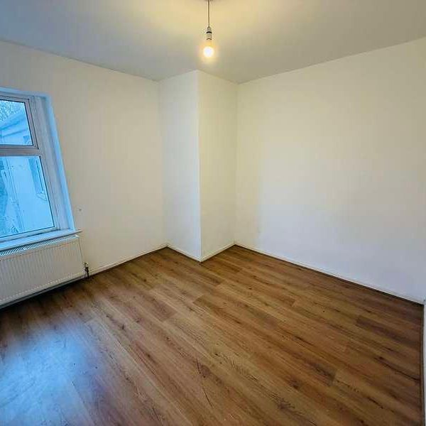 Waterloo Road, SO15 - Photo 1