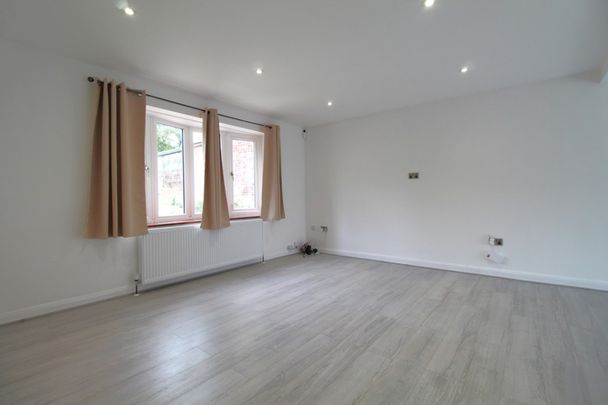 3 bedroom Detached house to rent - Photo 1