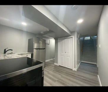 Fantastic 5 bedroom University rental — 5 Bedrooms Room For Rent - Photo 1