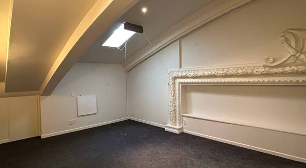 Newtown, 5 bedrooms - Photo 1