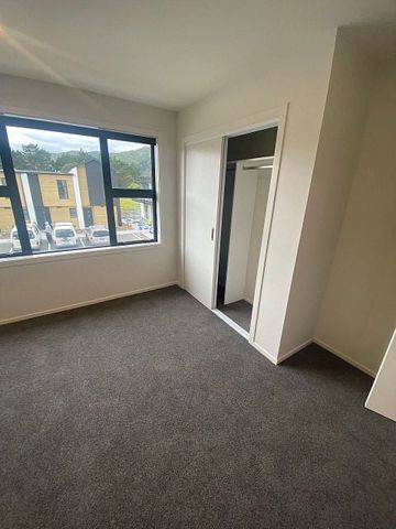 Modern 2BR Townhouse in Wainuiomata - Photo 2