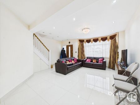 5 bedroom semi-detached house to rent - Photo 4