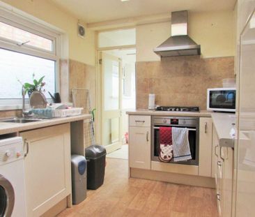 1 bedroom in a house share to rent - Photo 4