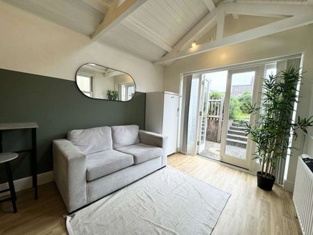 A Lovely House share in Hampshire - Photo 2