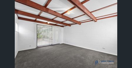 CHARMING FAMILY HOME WITH LARGE REAR YARD - Photo 3