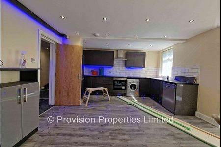 4 Bedroom Flats in Woodhouse - Photo 4