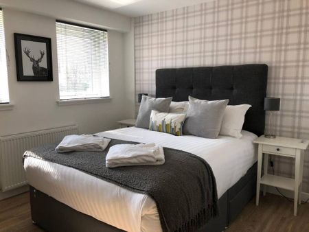 3 bedroom flat to rent - Photo 3