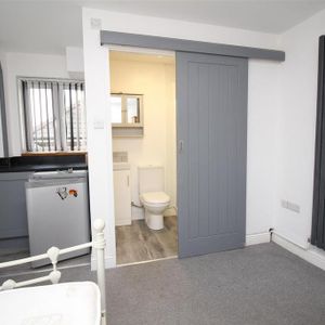 1 bedroom house to rent - Photo 2