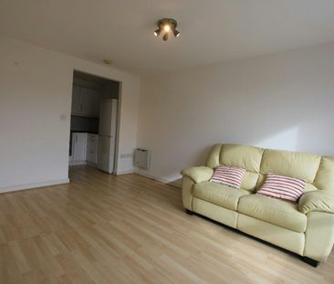 Flat to rent on - Photo 1