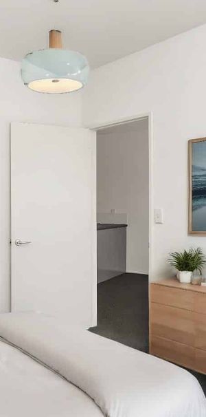 Sunny one bedroom apartment - Photo 1