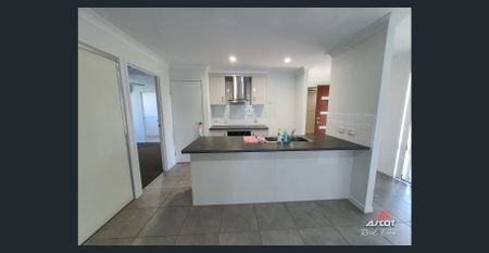 Modern 3 Bedroom Unit in Bargara - Photo 5