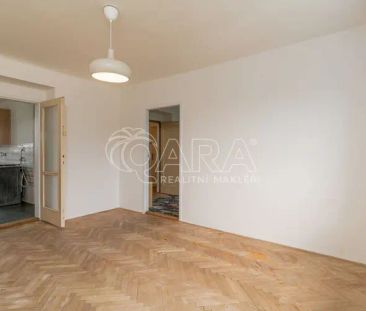 Pronájem prostorného cihlového bytu 2+1 Tř. Míru, Olomouc - Photo 1