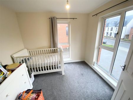 4 bedroom semi-detached house to rent - Photo 5