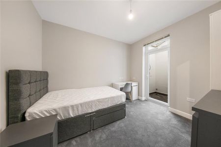 5 bedroom terraced house to rent - Photo 4