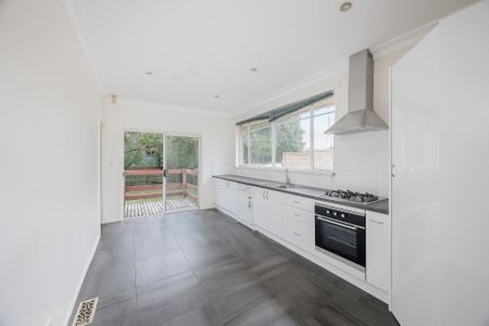13 Rangeview Avenue, Malvern East VIC 3145 - House For Rent | Domain - Photo 4