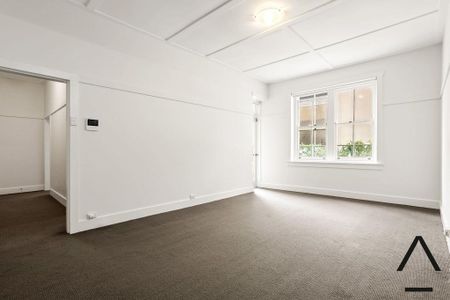 SPACIOUS & BRIGHT TWO BEDROOM UNIT - Photo 4