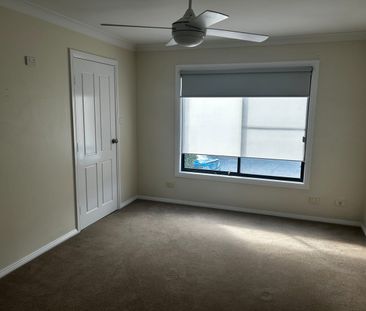 THREE BEDROOM TOWNHOUSE IN EAST TAMWORTH - Photo 2