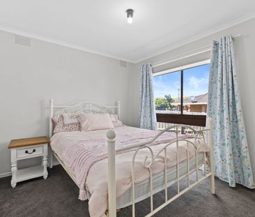 Immaculate Three Bedroom House - Photo 3