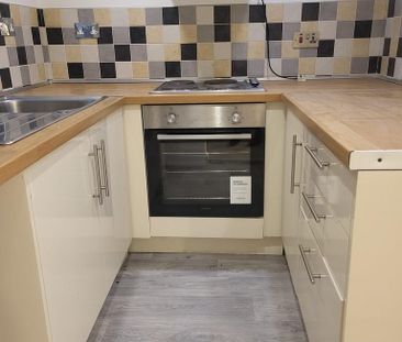 2 bedroom end of terrace house to rent - Photo 1