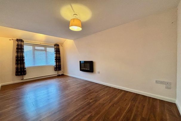 4 bedroom end of terrace house to rent - Photo 1