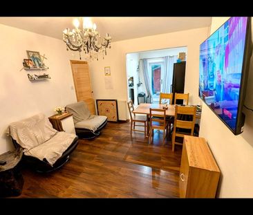 4 Bed Semi-Detached House, Restalrig Road, EH6 - Photo 2