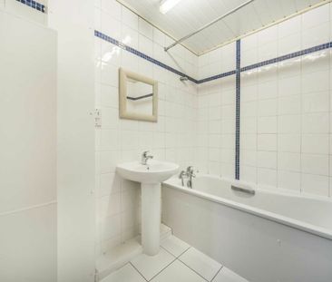 Holden Road, N12, London - Photo 3