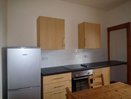 3 bedroom flat to rent - Photo 4
