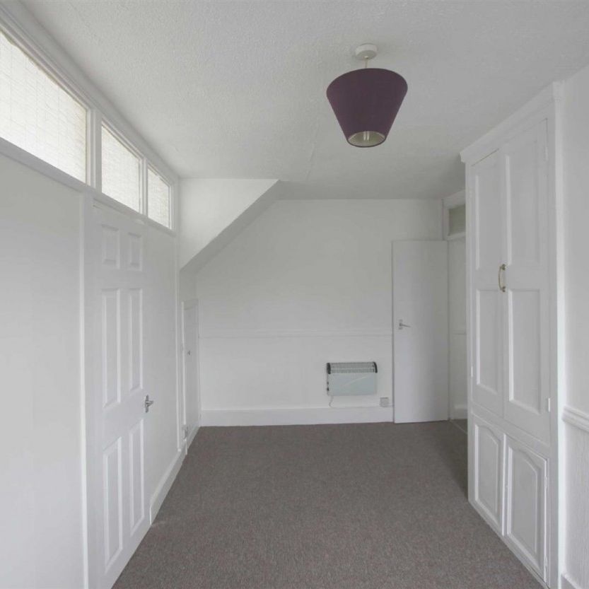 Southview Drive, Westcliff On Sea - Photo 1