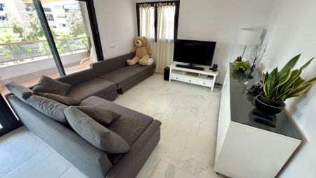 Renta in Pau 5! Beautiful 3-bedroom apartment with a large terrace, just 5 minutes from the beach. - Photo 4