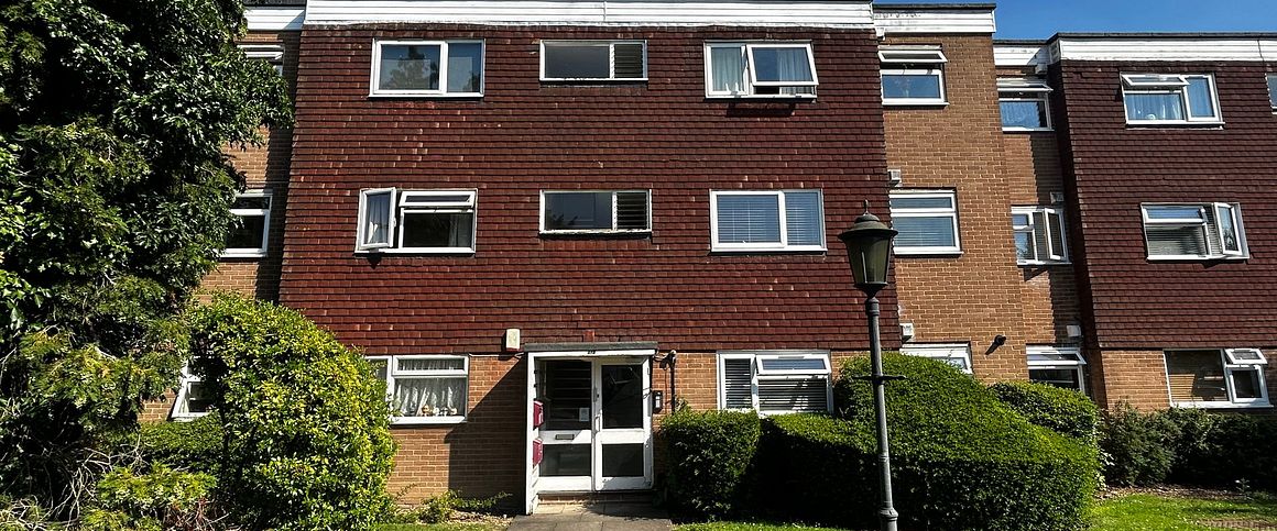 2 bed flat to rent in Tithe Court, Slough, SL3 - Photo 1