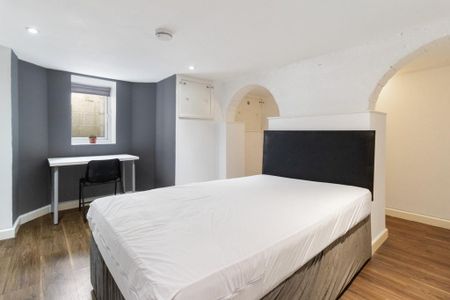 8 bedroom semi-detached house to rent - Photo 4