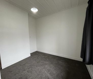 Renovated Central City cottage - Photo 5