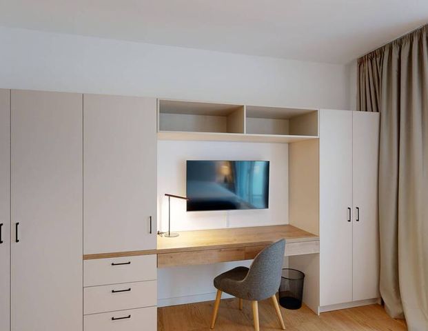 All-inclusive: Registration, mailbox, washing machine, Wi-Fi, and much more! - Photo 1