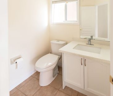 For Lease - 48 Warren Bradley Street, Markham, Ontario - Photo 2