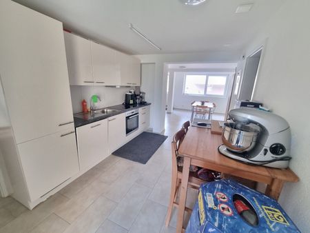 Appartement lumineux de 2,5 pièces au rez-de-chaussée dans un emplacement central à Granges - Photo 5