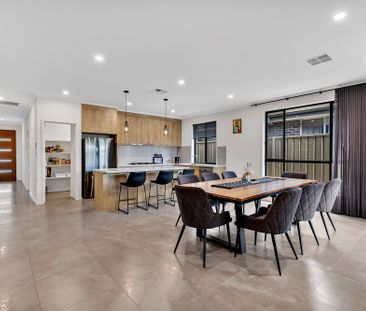 Stunning executive home - Photo 1