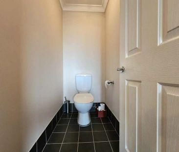 “Family-Friendly Modern Townhouse in the Heart of Blacktown!” - Photo 4