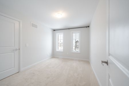 For Lease - 124 Corley Street, Kawartha Lakes, Ontario - Photo 2