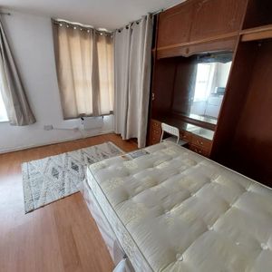 Studio Flat, Sudbury Hill Close, HA0 - Photo 2