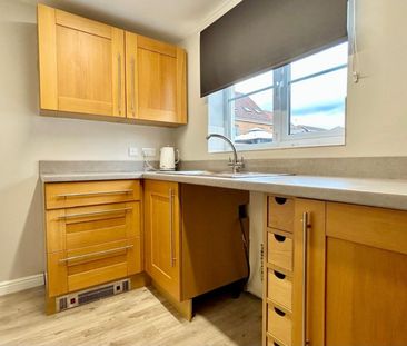 2 bedroom Flat To Let - Photo 3