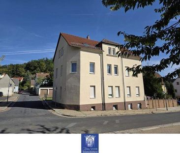 Großzügige 3-Zimmerwohnung unterm Dach in ruhiger und grüner Lage! - Photo 1