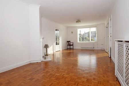 5 bedroom detached house to rent - Photo 2