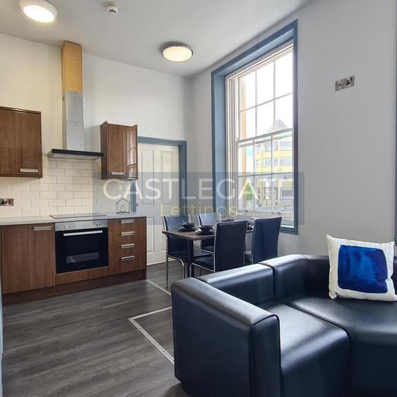 1 bedroom in a flat share to rent - Photo 1