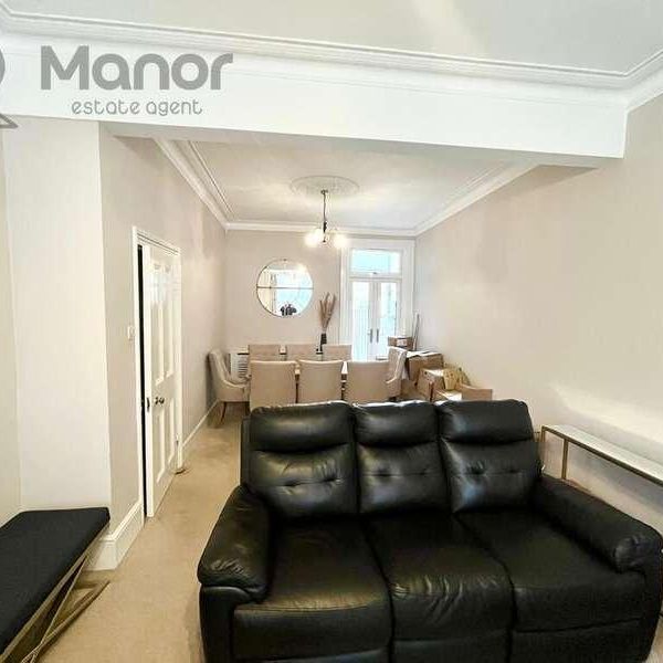 First Avenue, Manor, E12 - Photo 1