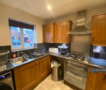 2 bedroom semi-detached house to rent - Photo 5