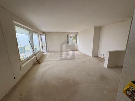 FRESHLY RENOVATED WITH BEAUTIFUL VIEWS - Foto 2