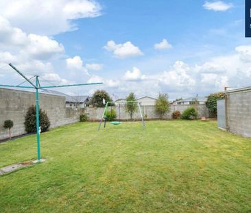 Family Home - Photo 4